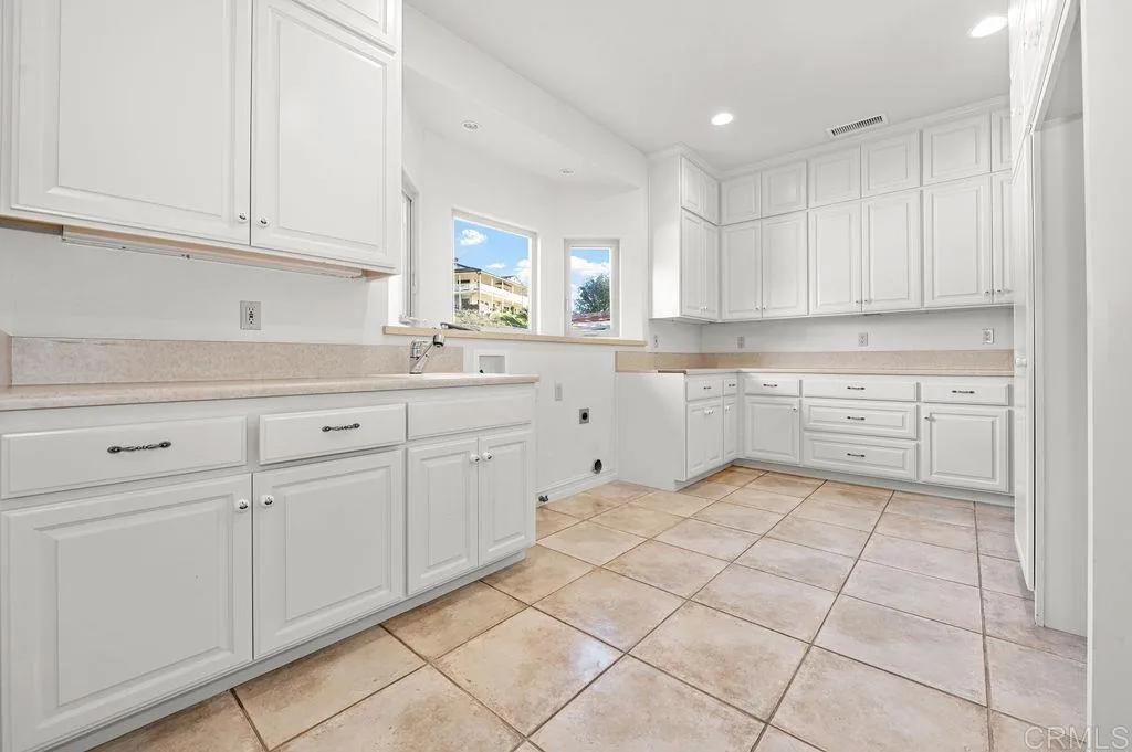 https://cdn.realtyfeed.com/cdn/127/306569204/511c617b34a8b48b5f934a743daae716.webp