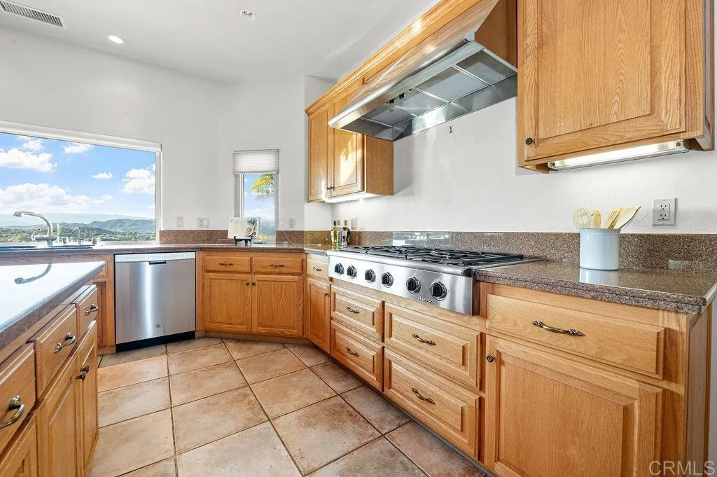https://cdn.realtyfeed.com/cdn/127/306569204/c7058906721c6c1c2127c12d5f23c10a.webp