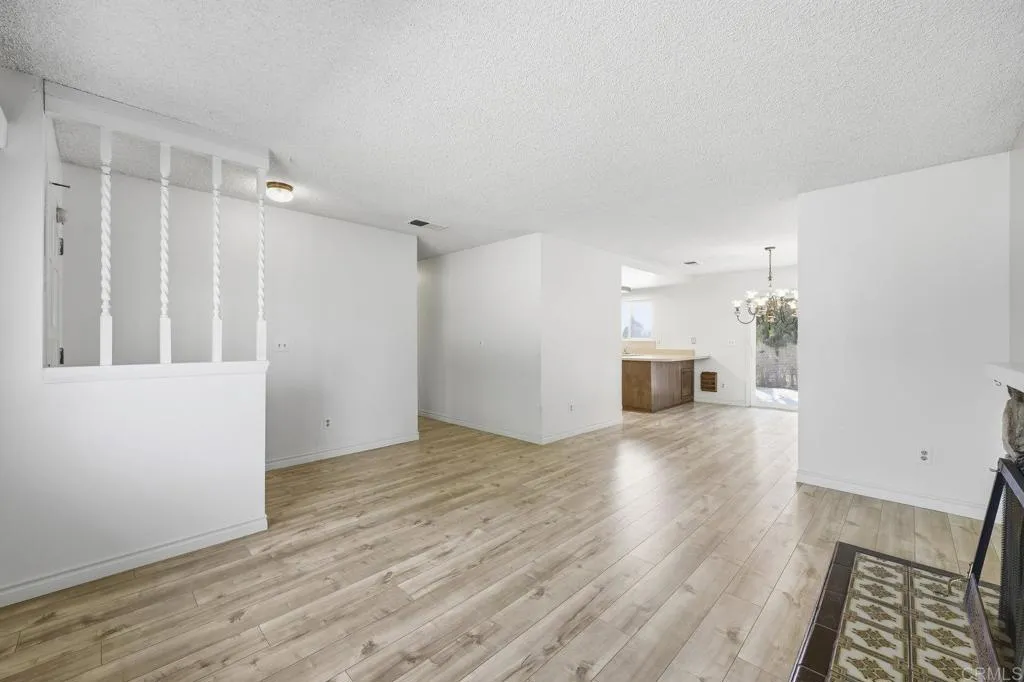 https://cdn.realtyfeed.com/cdn/127/306569236/ea840b6bf6261f37db1646e1694225a0.webp