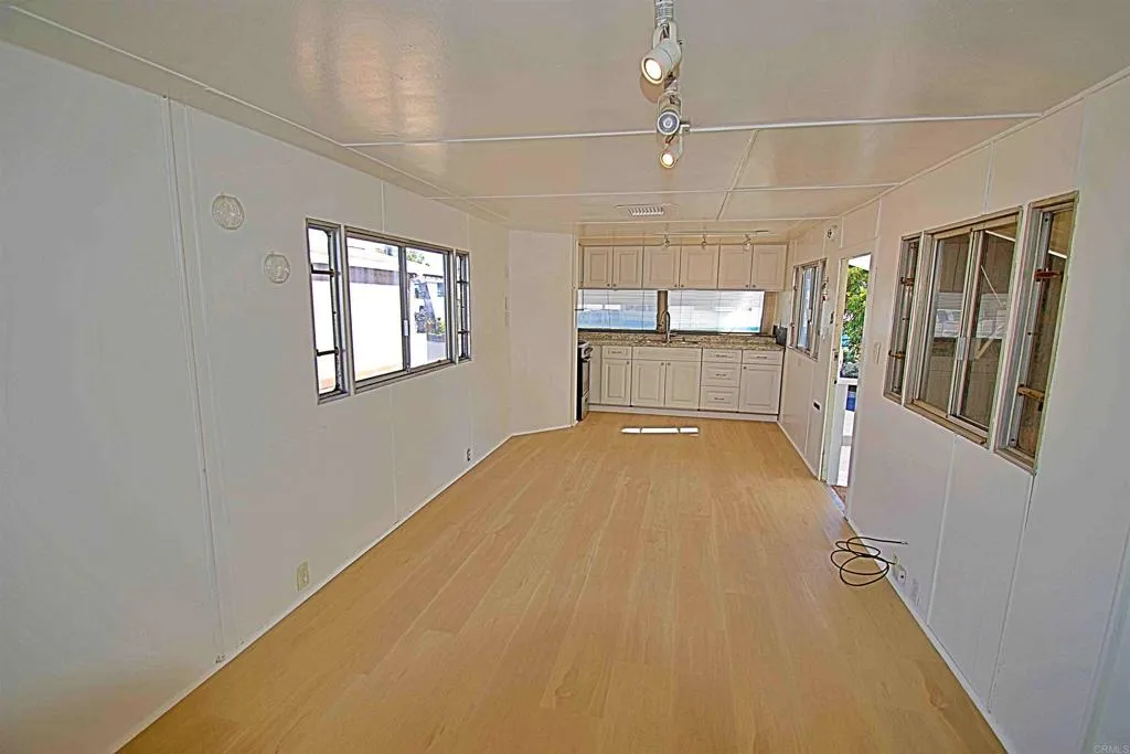 https://cdn.realtyfeed.com/cdn/127/306569246/94f00f34f5ace15b1339c85aff0621a6.webp
