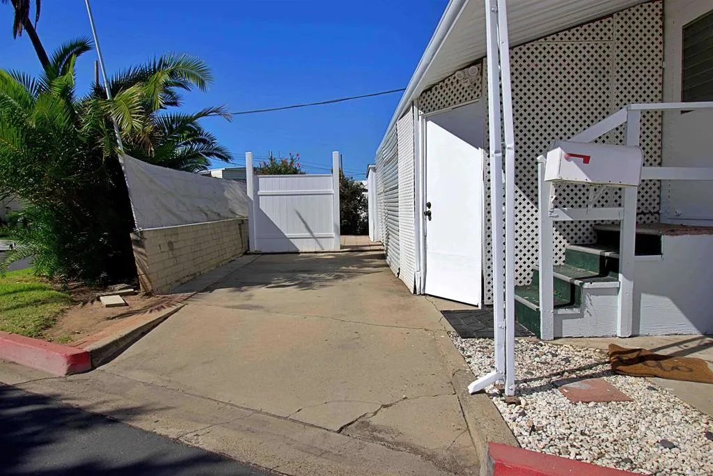 https://cdn.realtyfeed.com/cdn/127/306569246/b3b96352a184a9705b9790faca67cd25.webp