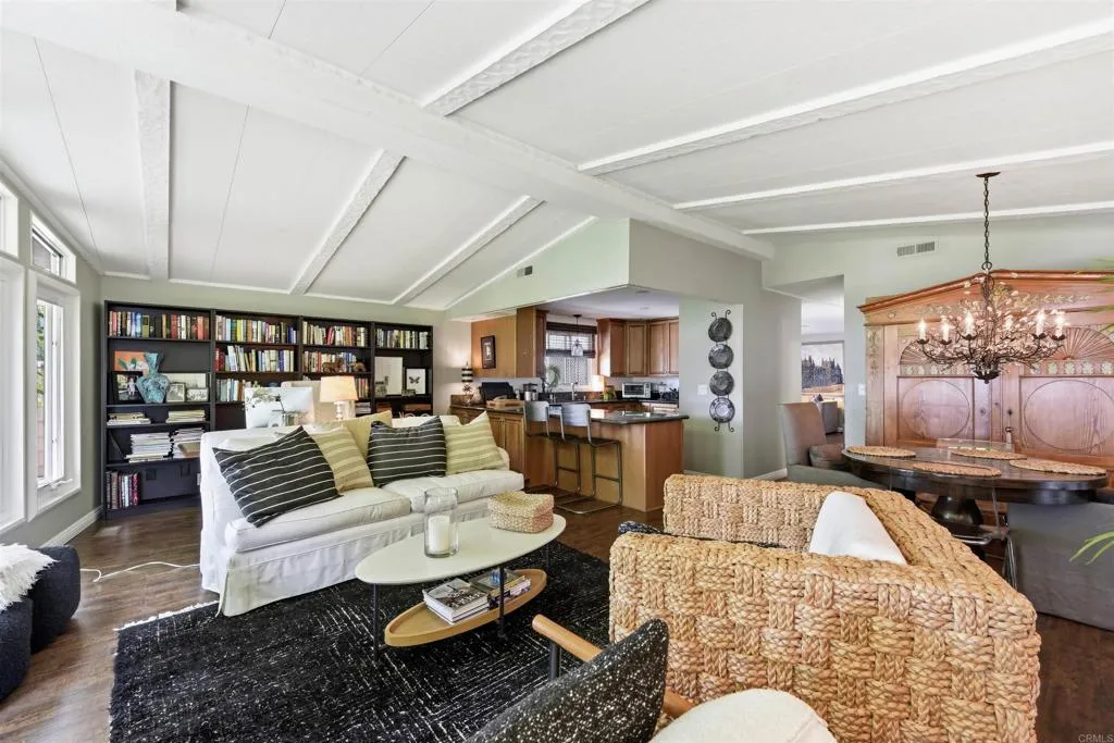 https://cdn.realtyfeed.com/cdn/127/306569351/330579afb27728fe7fa870eaf585b2bb.webp