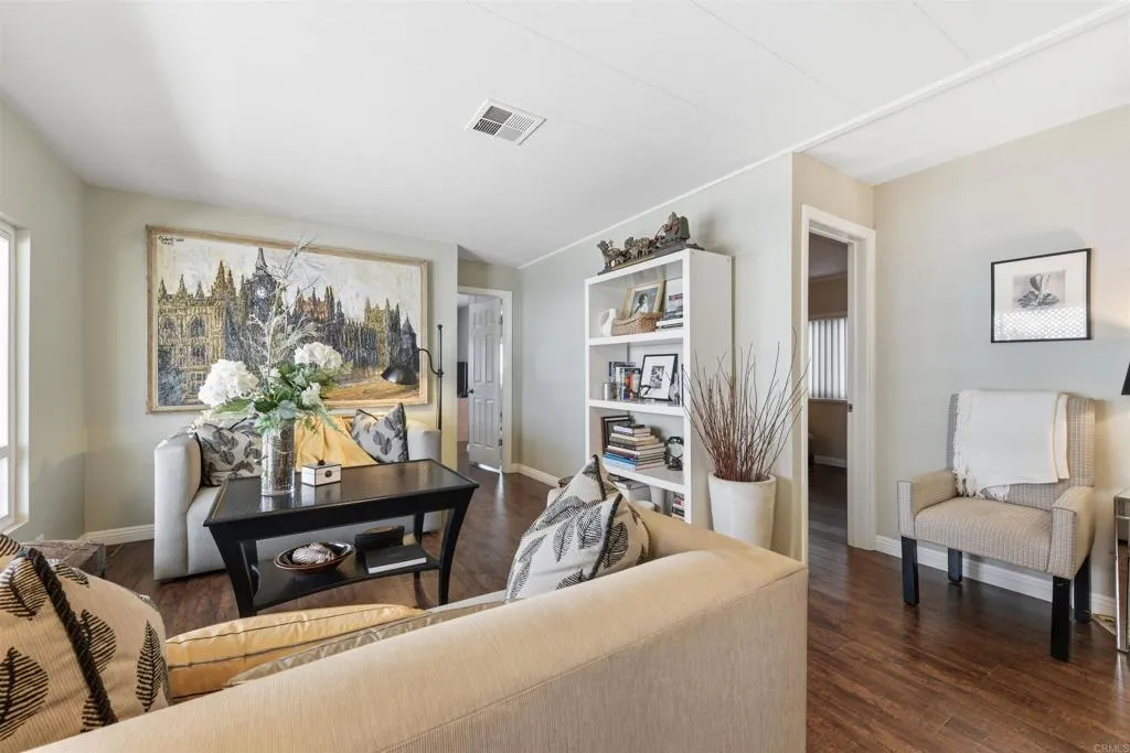 https://cdn.realtyfeed.com/cdn/127/306569351/ec3e2eabe822a324ed083854d57128e6.webp