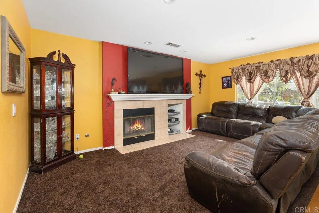 https://cdn.realtyfeed.com/cdn/127/306569404/e9e0ac93fe25fdbb3b5d3eed9aaae843.webp