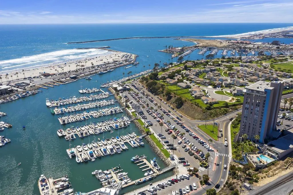 https://cdn.realtyfeed.com/cdn/127/306569406/aaf4ee32e809f1441cbf62cfb1349a5a.webp