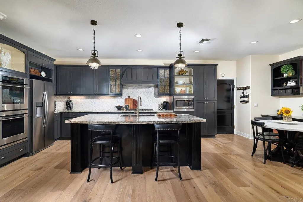 https://cdn.realtyfeed.com/cdn/127/306569470/0ee83f2831cbdbb61403f11f0ea67d73.webp