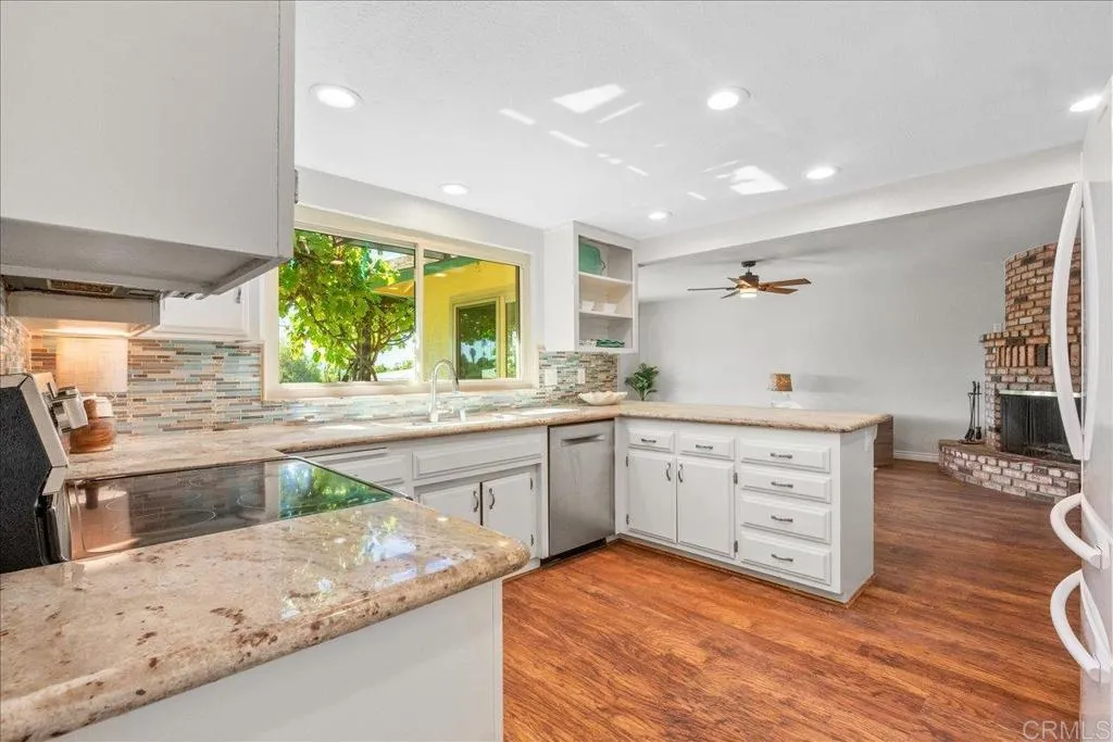 https://cdn.realtyfeed.com/cdn/127/306569529/43a9f19e01850b3f08d33746dd25c257.webp