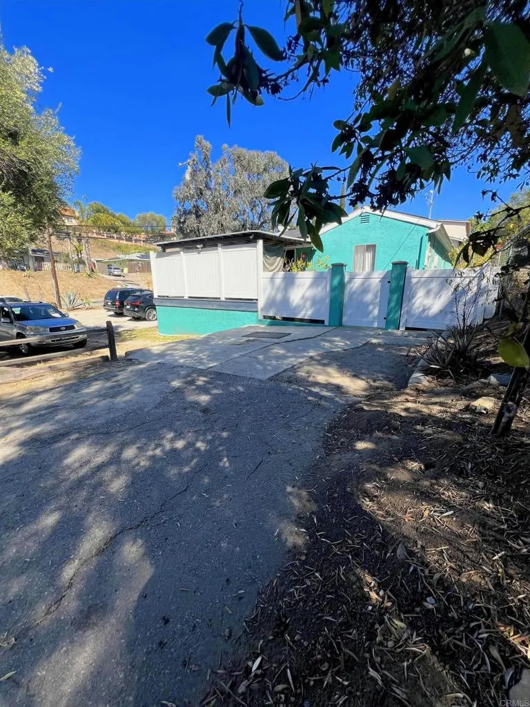 https://cdn.realtyfeed.com/cdn/127/306569533/1ba831d9a441c21069bf1aeaa0b11c24.webp