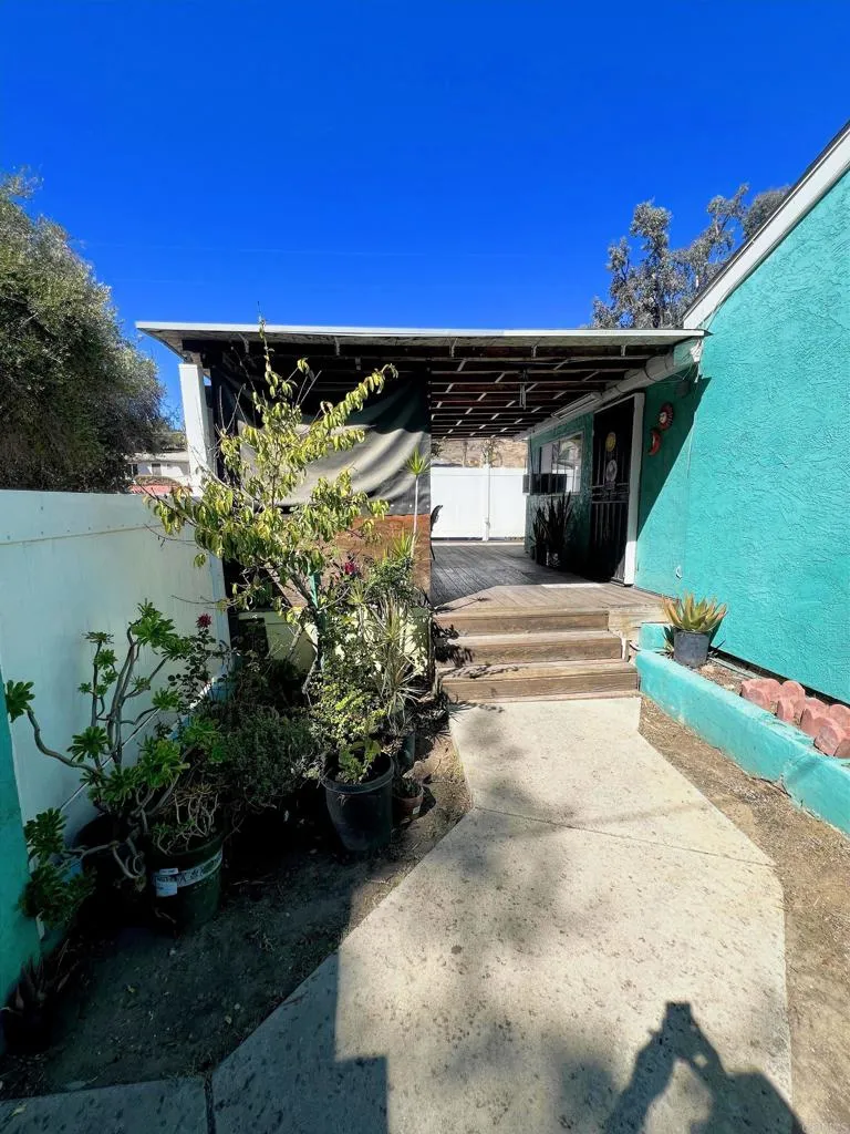 https://cdn.realtyfeed.com/cdn/127/306569533/c122d94f2a1cde71966869791cbaa92b.webp