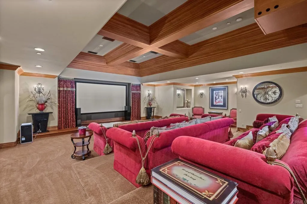 https://cdn.realtyfeed.com/cdn/127/306569724/4d2240725d5249f923eebf1dbc801fb4.webp