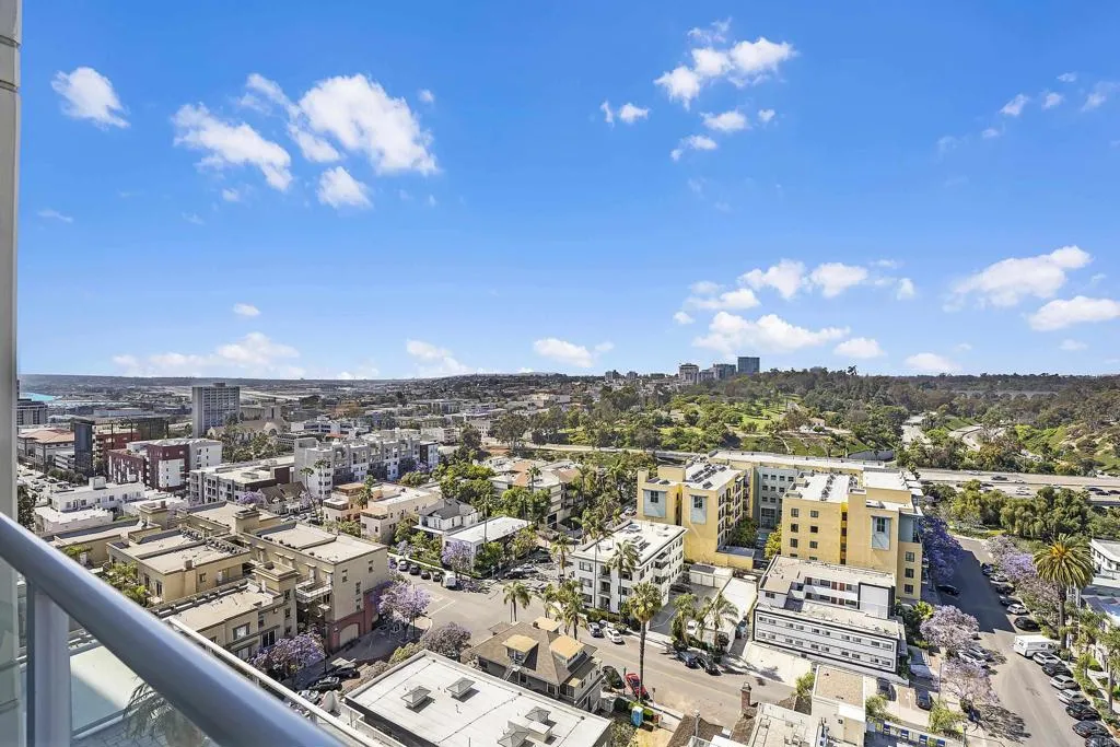 https://cdn.realtyfeed.com/cdn/127/306569822/c48f9edb24da41f5fd4eed1826137d39.webp