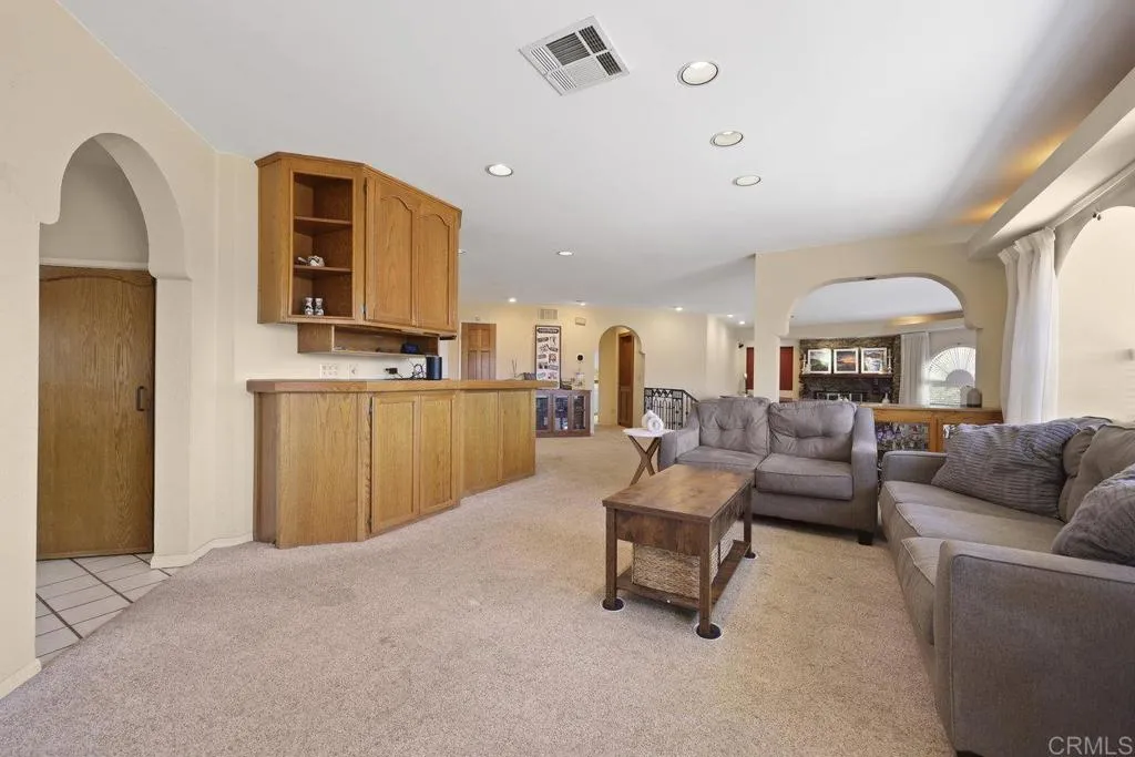 https://cdn.realtyfeed.com/cdn/127/306569870/6f21f6475a13f4db42597c9184e838e7.webp