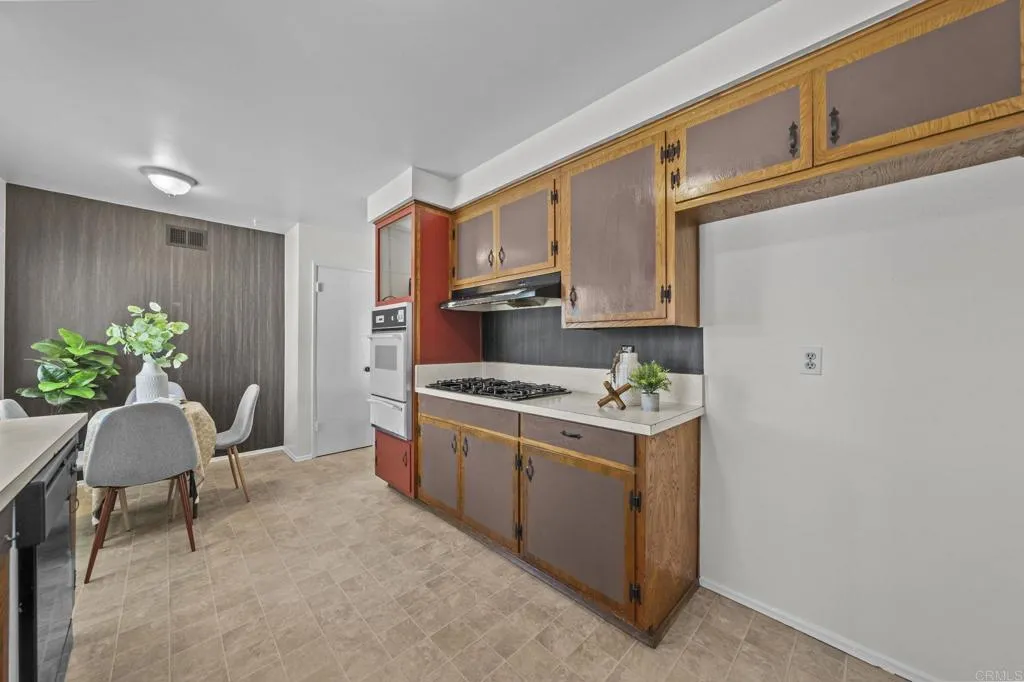 https://cdn.realtyfeed.com/cdn/127/306569895/2d68501fd82359809ec1e2638fa30dc0.webp