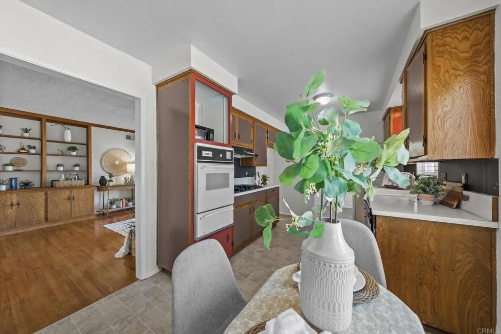 https://cdn.realtyfeed.com/cdn/127/306569895/35fab30dd856f5bb0a26449033c76ebb.webp
