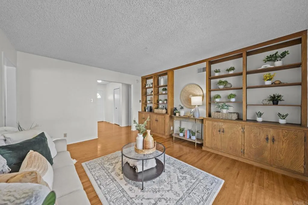 https://cdn.realtyfeed.com/cdn/127/306569895/db0e3d7c26bbf53ee39d78b997e018cf.webp