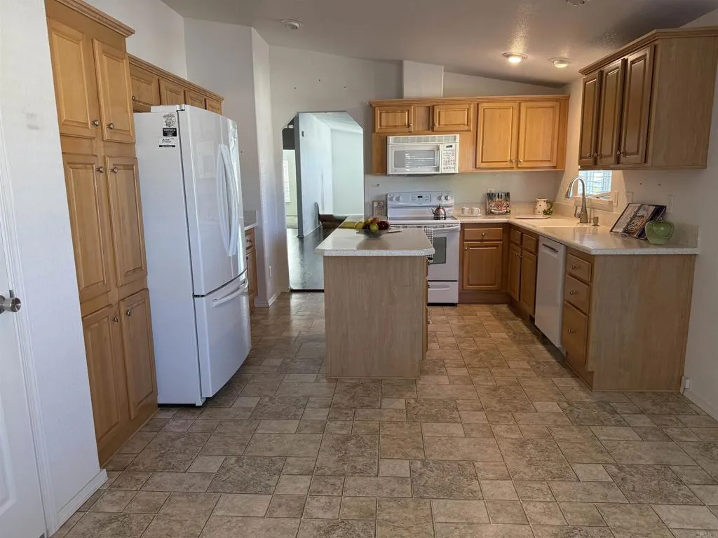 https://cdn.realtyfeed.com/cdn/127/306569924/b4b3def755d8063de19b1eab2500ed31.webp
