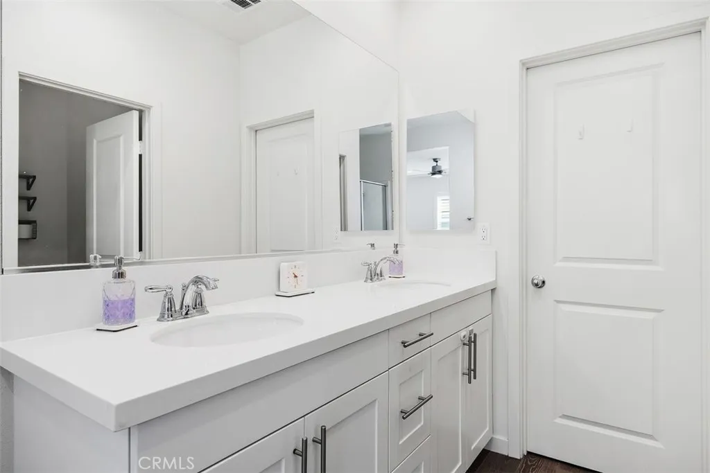 https://cdn.realtyfeed.com/cdn/127/306569931/2d342207cb152940d43cdaf708de6597.webp