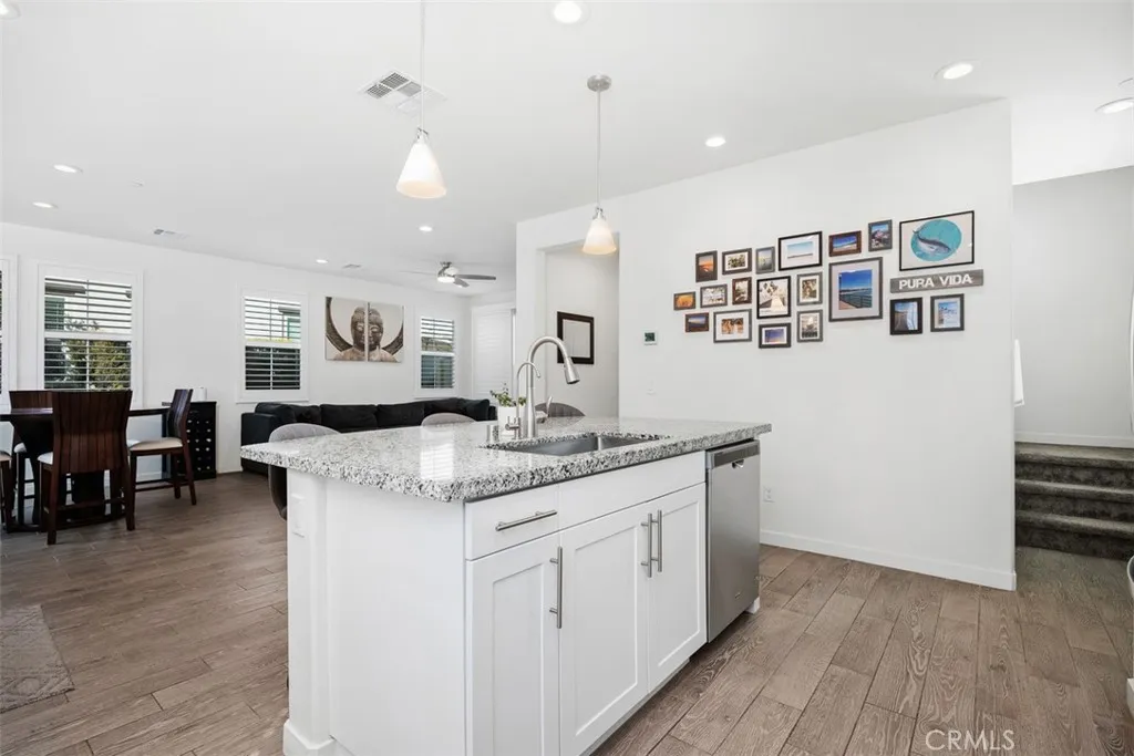 https://cdn.realtyfeed.com/cdn/127/306569931/73e8d416bbe93d03da5c33295328f418.webp