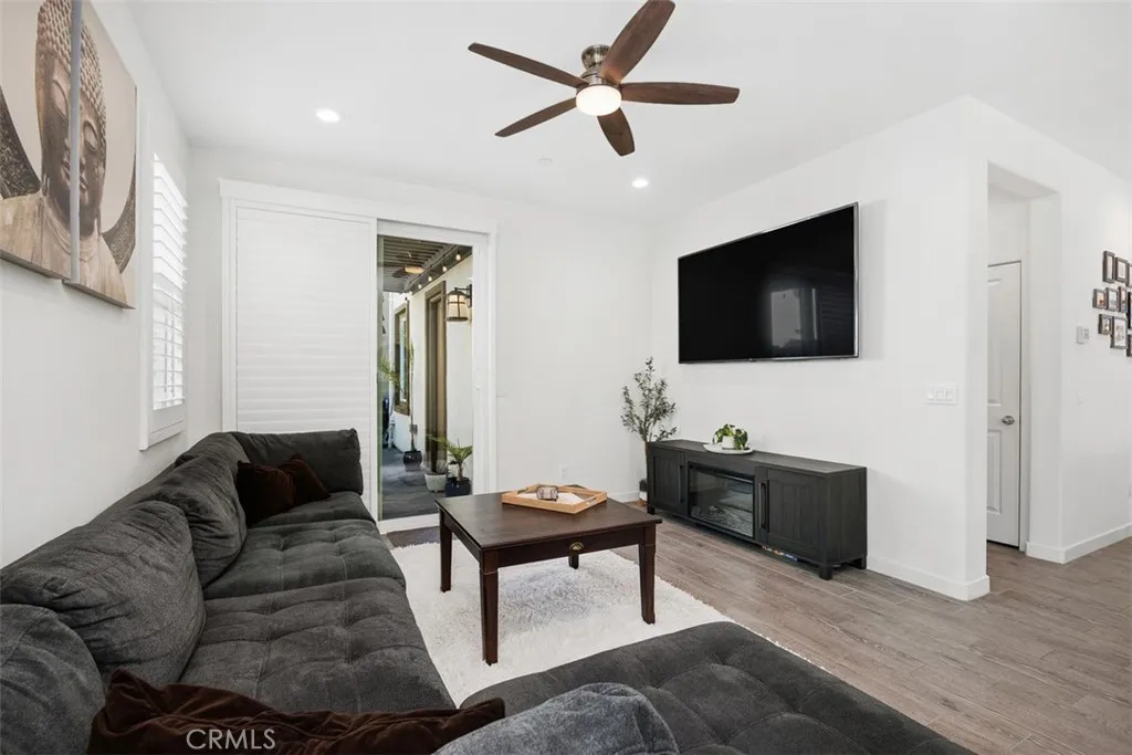 https://cdn.realtyfeed.com/cdn/127/306569931/910b38de14e748296c8453bd34033233.webp
