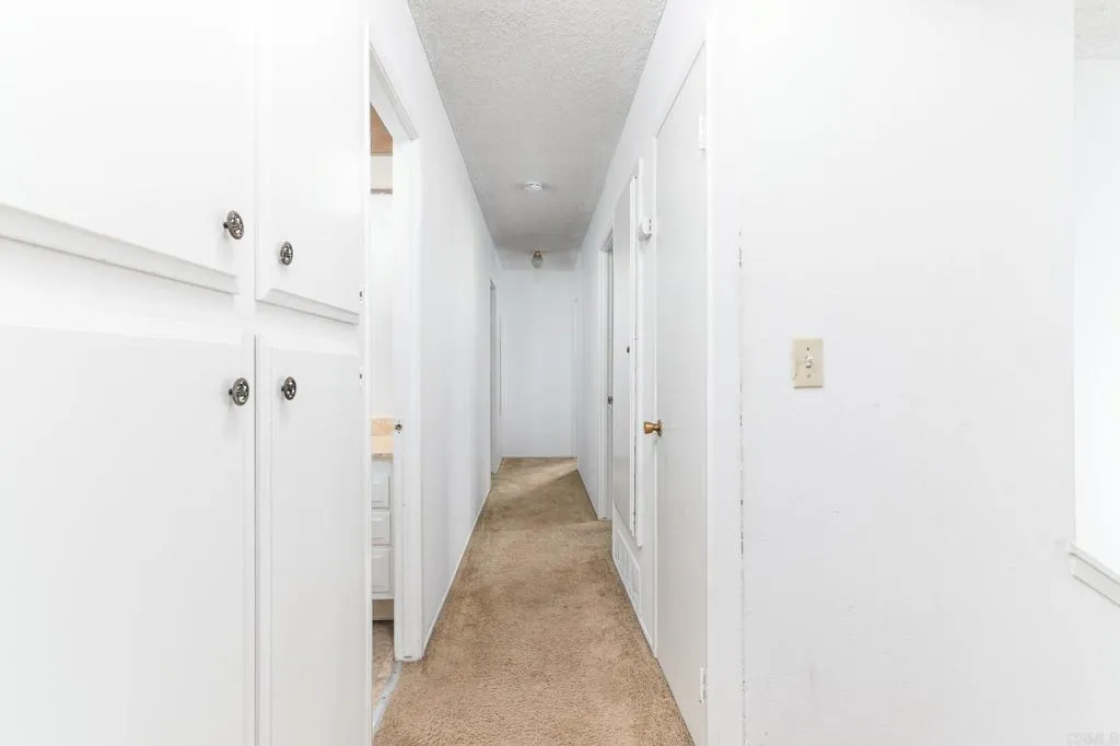 https://cdn.realtyfeed.com/cdn/127/306569937/9ef7c55aff200661951343cccf986000.webp