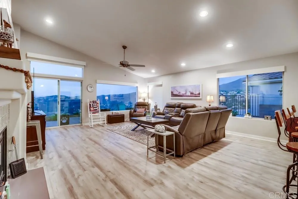 https://cdn.realtyfeed.com/cdn/127/306570104/70ebd256d2d571ab21a34549f28d4cfe.webp
