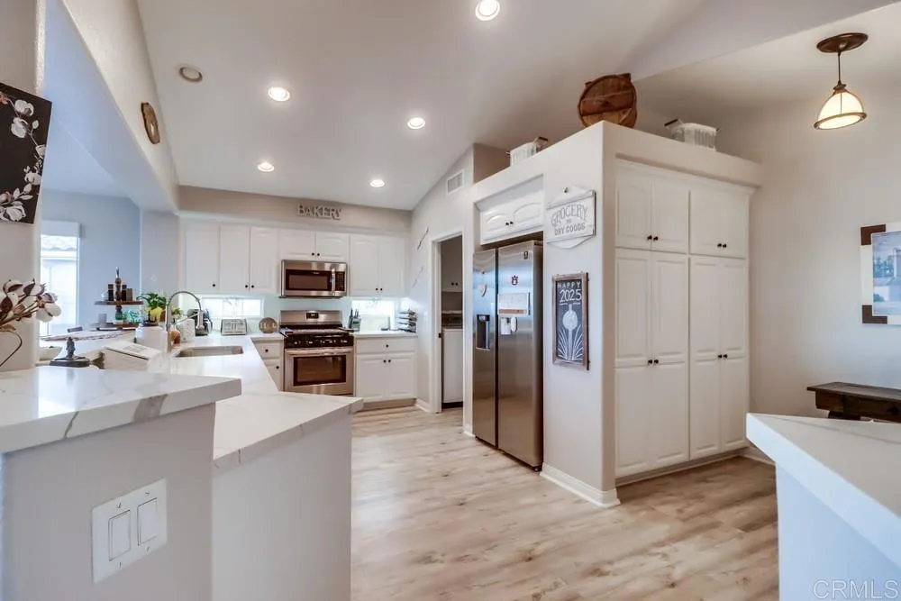 https://cdn.realtyfeed.com/cdn/127/306570104/8790bbf85d5b2e346a8cc1befd4b9c1b.webp