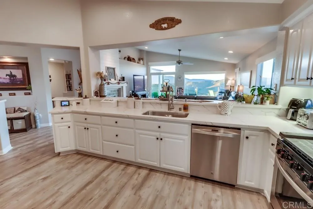 https://cdn.realtyfeed.com/cdn/127/306570104/8f4bf6de68d18c4c86af0cfb93adc2a6.webp