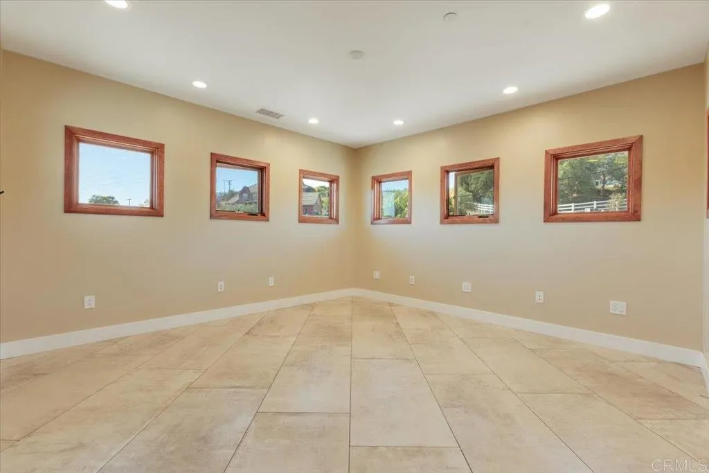 https://cdn.realtyfeed.com/cdn/127/306570185/cb105b250527dfa0f78f30a55a650b92.webp