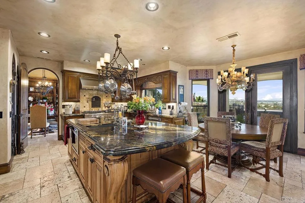 https://cdn.realtyfeed.com/cdn/127/306570205/81cf3d68bfe40fbbc398eb818d471c30.webp