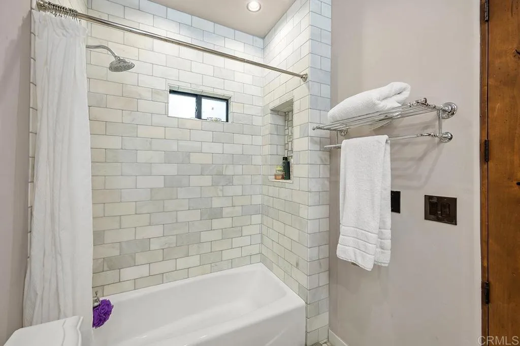 https://cdn.realtyfeed.com/cdn/127/306570205/a4e016c6aa9a35741d59ca36dd9483ff.webp