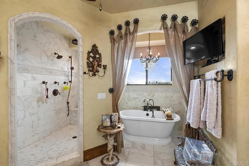 https://cdn.realtyfeed.com/cdn/127/306570205/f90b1ccb9b2367a8566ad897dd887f0e.webp