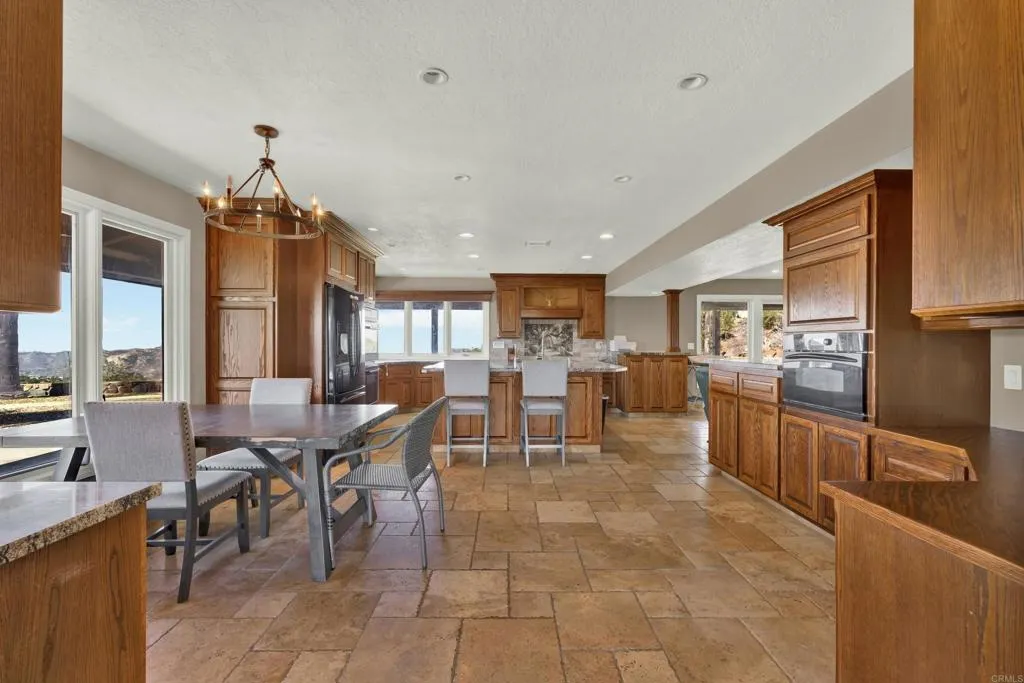 https://cdn.realtyfeed.com/cdn/127/306570458/d322489c8d319224e96ff88ece6cf8f0.webp