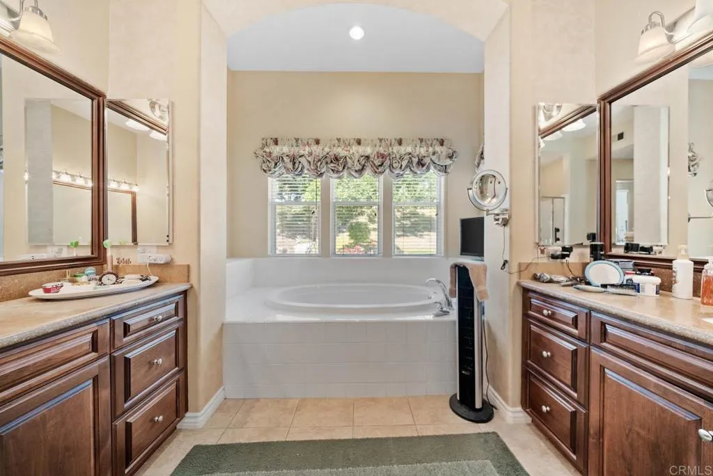 https://cdn.realtyfeed.com/cdn/127/306570464/1270dfeb91d82784160b7f3f57f4bcf0.webp