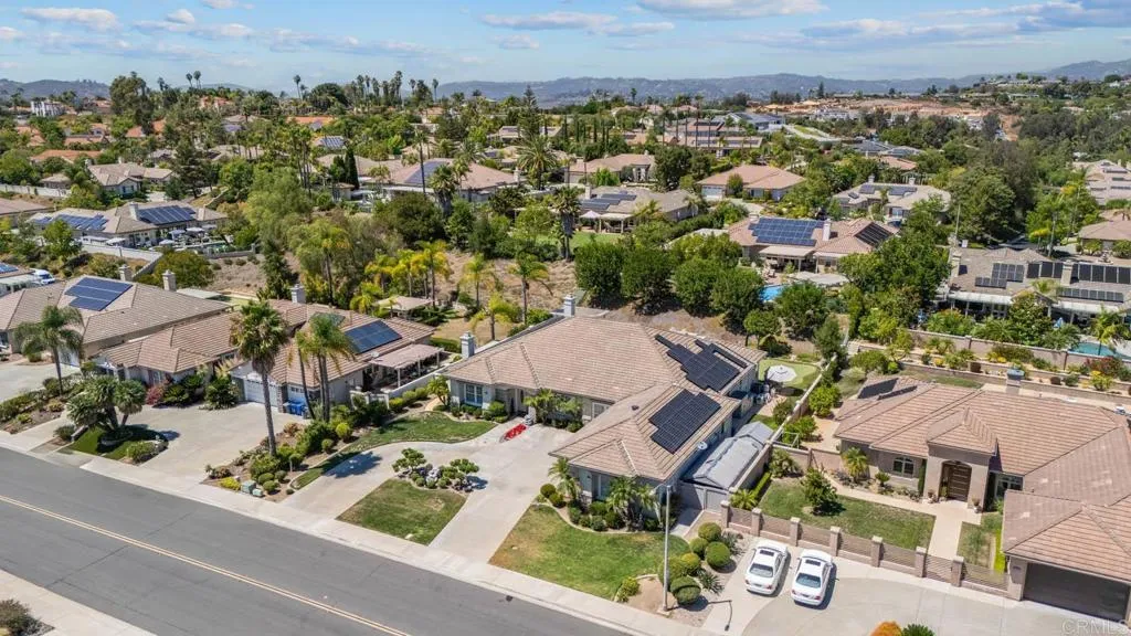 https://cdn.realtyfeed.com/cdn/127/306570464/331d8caa3ecbd214888941d57fe8cf7a.webp