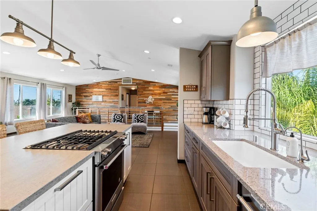 https://cdn.realtyfeed.com/cdn/127/306570466/1ee82866c52bc7a6c92caf575dfadd88.webp