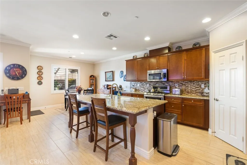 https://cdn.realtyfeed.com/cdn/127/306570510/44cc8b81dac73496e254b1f7cb300aa6.webp