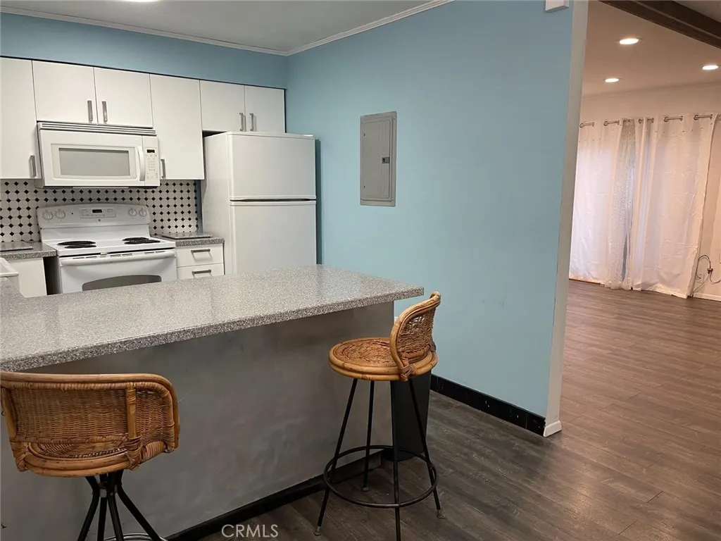 https://cdn.realtyfeed.com/cdn/127/306570876/b5bd146efcf2f9c558f7340a2957df3b.webp