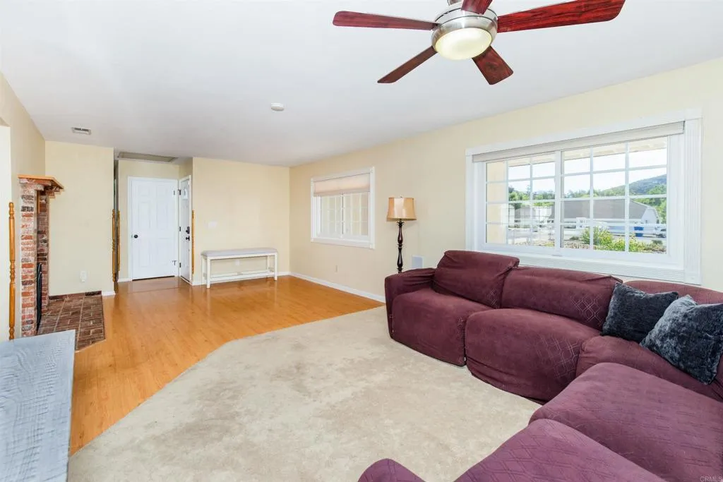 https://cdn.realtyfeed.com/cdn/127/306570932/24e58e20665ee8ac13a32b01f7733a7b.webp