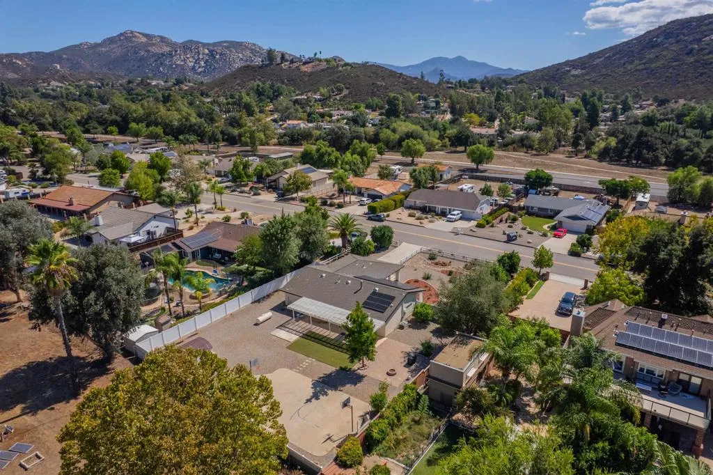 https://cdn.realtyfeed.com/cdn/127/306570932/f0f5a577bafc6f62edbeb6f4428445d5.webp