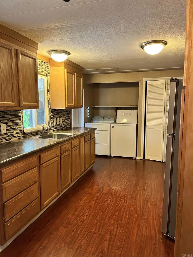 https://cdn.realtyfeed.com/cdn/127/306570997/8dbf3d8fb89e245bfcd967ee333c68e8.webp