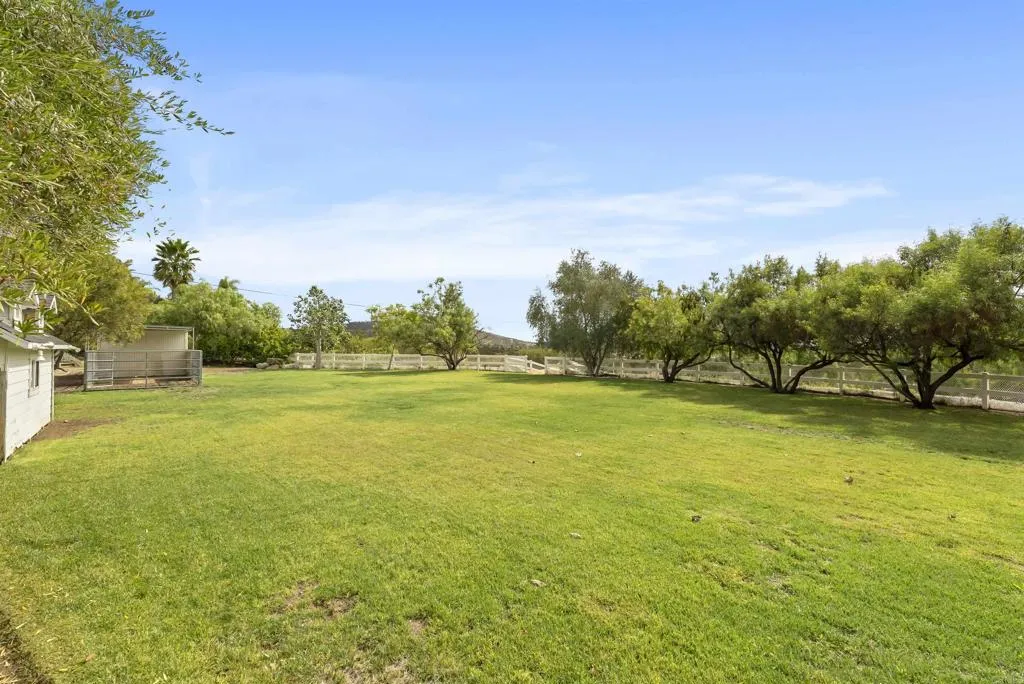 https://cdn.realtyfeed.com/cdn/127/306571127/e7116d108cf95e7e20766b3aab2fc64d.webp
