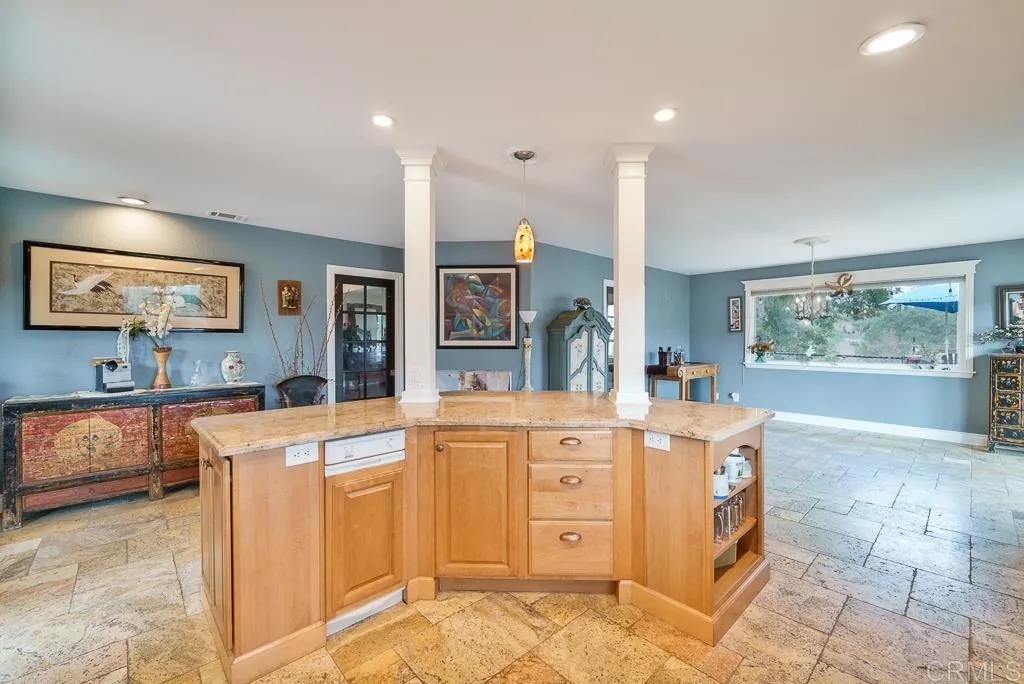 https://cdn.realtyfeed.com/cdn/127/306571217/351332ec786f9842a0359b3e234d0954.webp