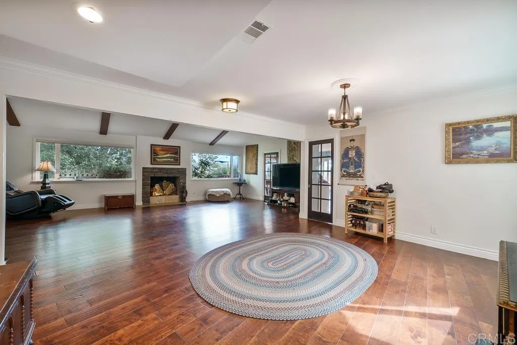 https://cdn.realtyfeed.com/cdn/127/306571217/4ee48a7ba916b6a9d6af6f6d45aaae6a.webp
