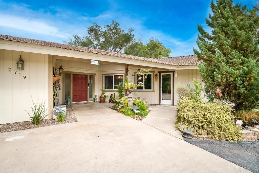 2719 Via Del Robles, Fallbrook, CA 92028 - Main photo, Fallbrook, CA