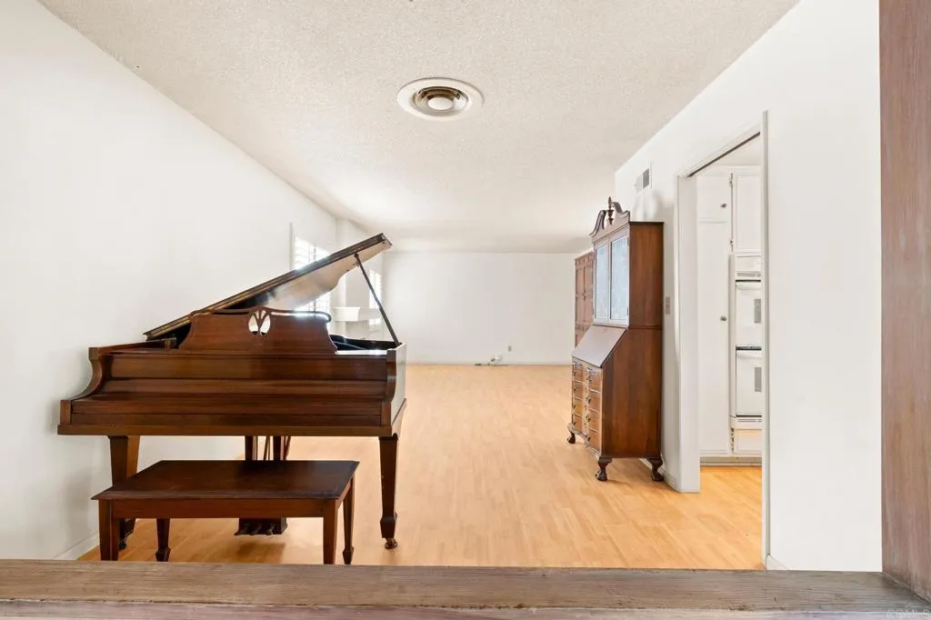 https://cdn.realtyfeed.com/cdn/127/306571220/f0b5afb4c7e13d854d0ab3198e61e360.webp