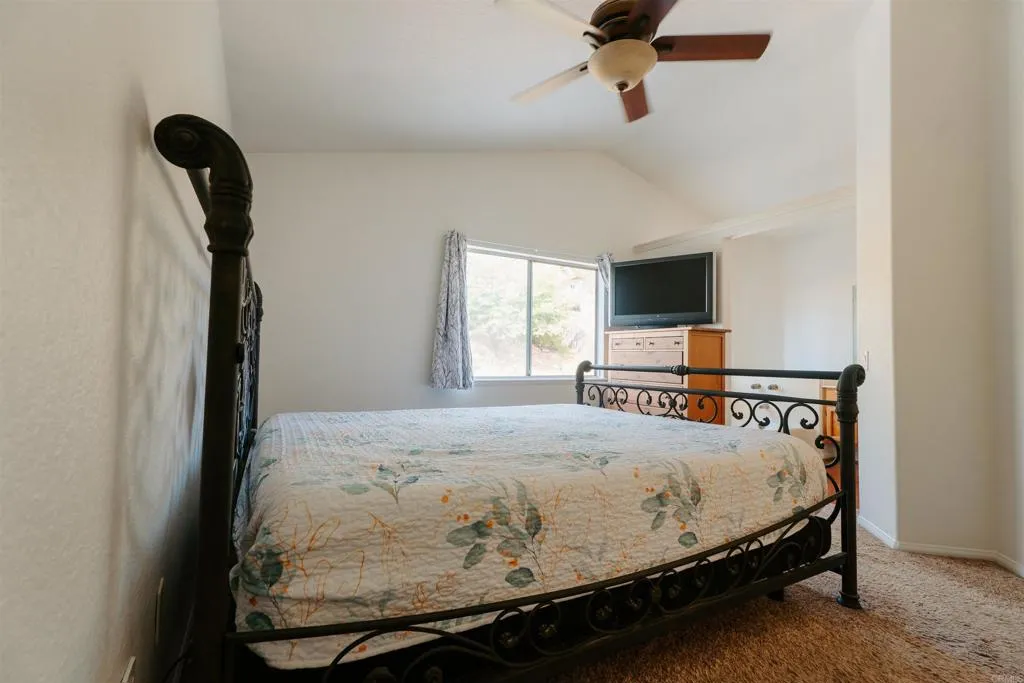 https://cdn.realtyfeed.com/cdn/127/306571221/0c7fb20b975c3a5cdd0c37fef19cf0fe.webp
