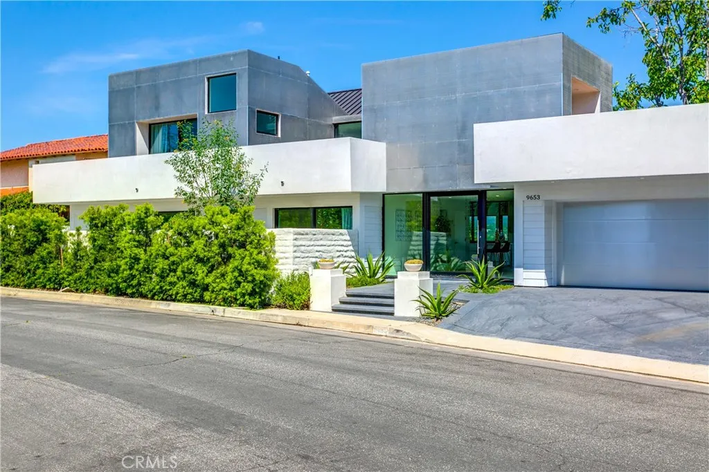 9653 Highridge Drive, Beverly Hills, CA 90210