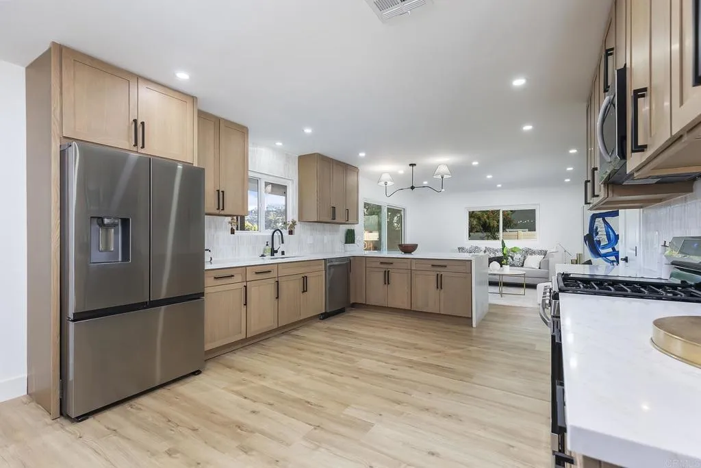 https://cdn.realtyfeed.com/cdn/127/306571450/031f9c6494ceb1cca8b859840a047042.webp
