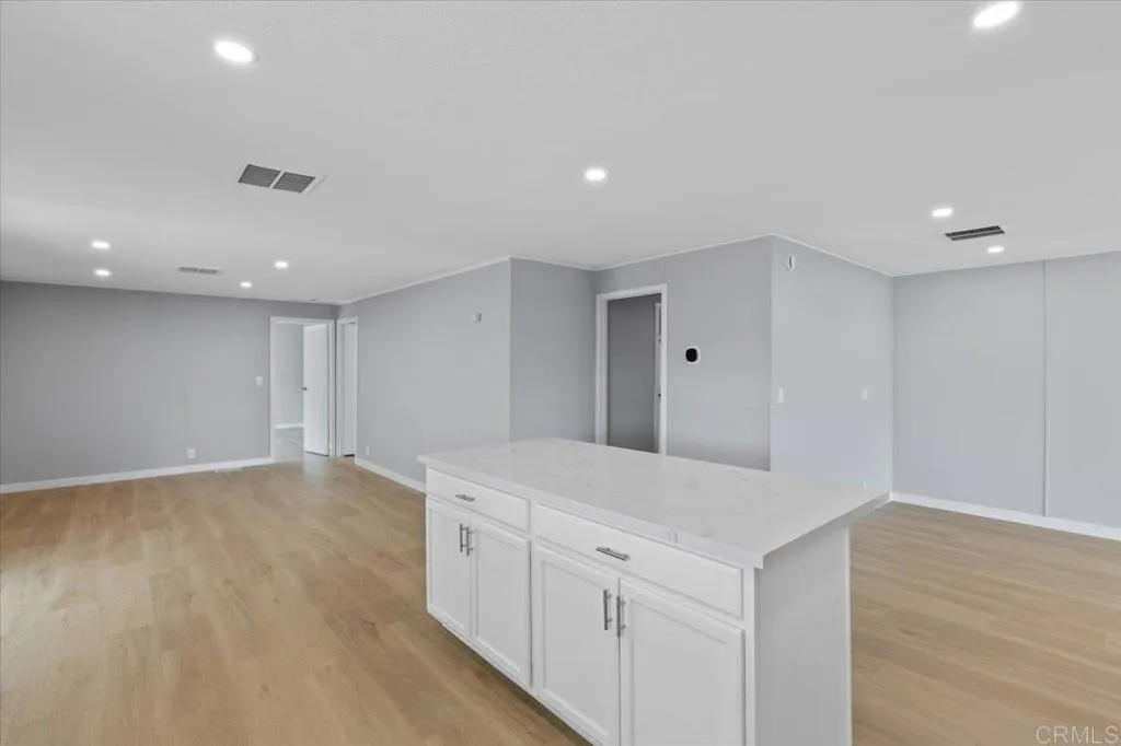 https://cdn.realtyfeed.com/cdn/127/306571830/029db4befbf9fa4d80d6c9209101b2ff.webp