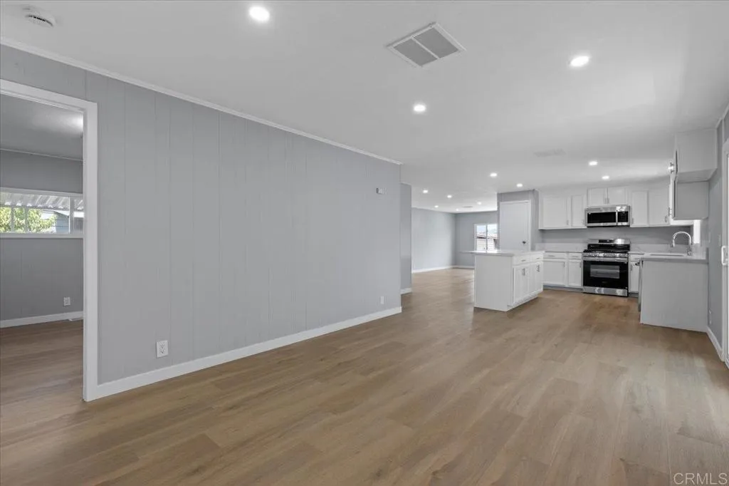 https://cdn.realtyfeed.com/cdn/127/306571830/4665d5c1aa06d686afe2bcdd28d132ba.webp